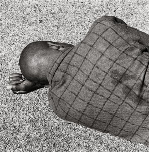 Uomo che dorme, Joubert Park. Johannesburg, 1975  