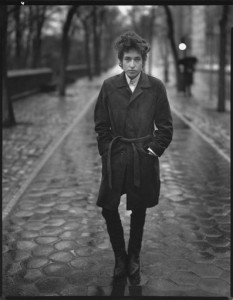 Il cantante Bob Dylan, Central Park, New York, 10 Febbraio 1965.